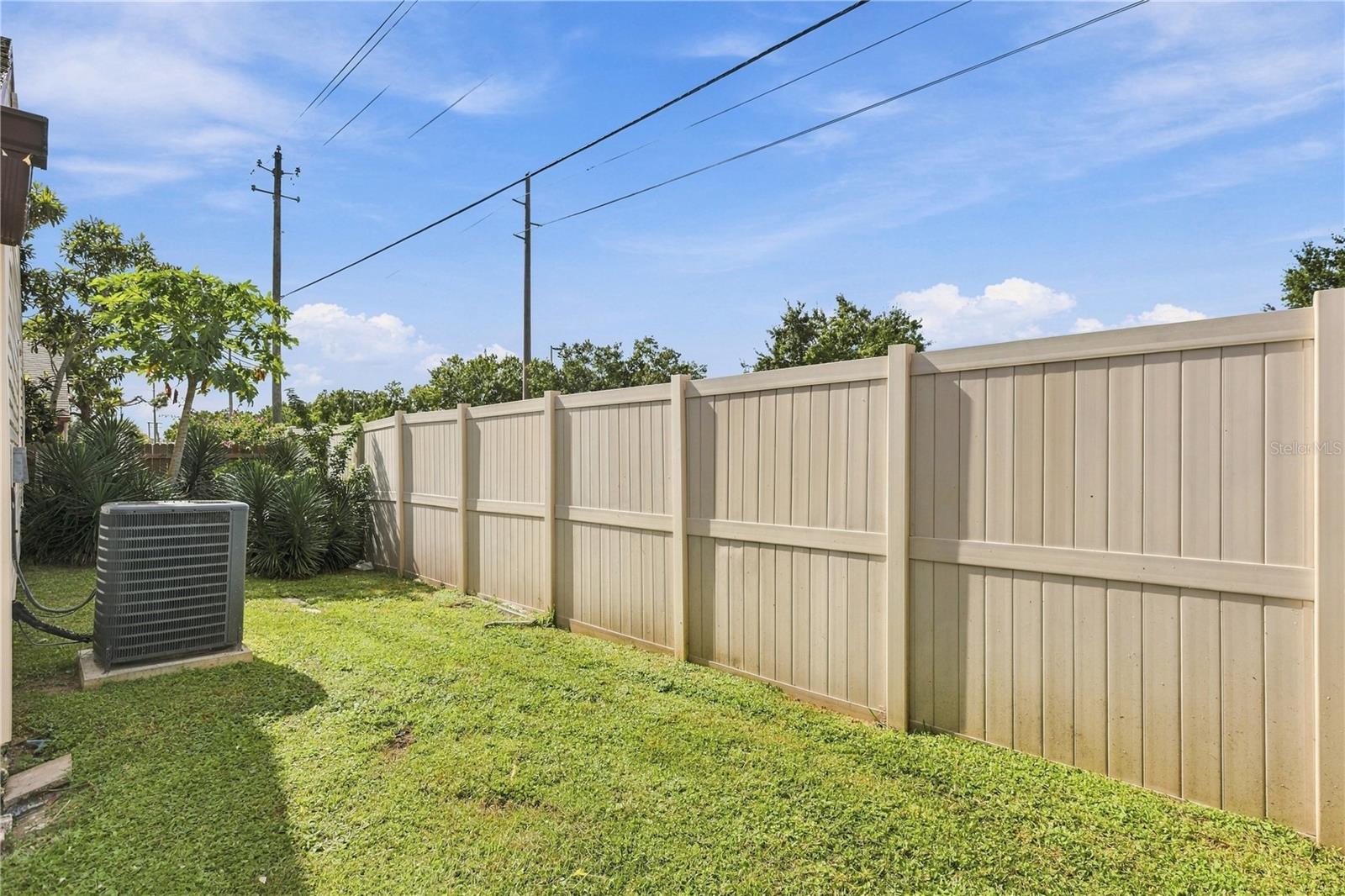 Single Family Residence at 7133 SILVERMILL DR, TAMPA, photo 35 of 36