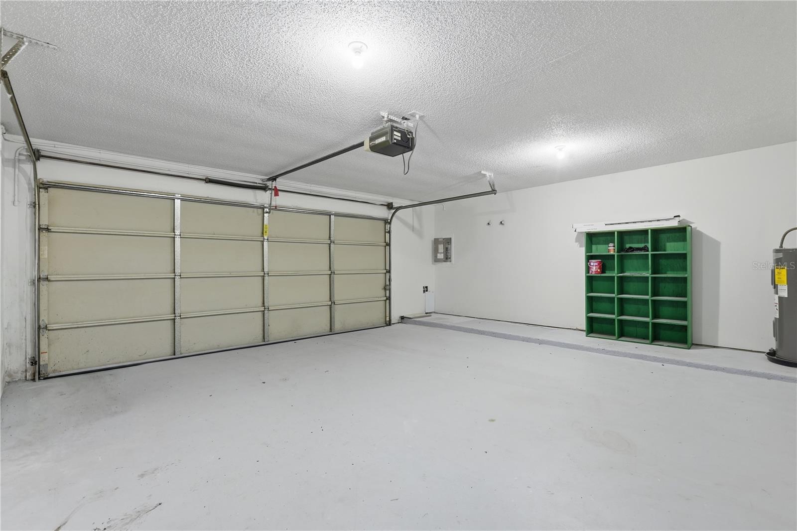 GARAGE - 7133 SILVERMILL DR, TAMPA