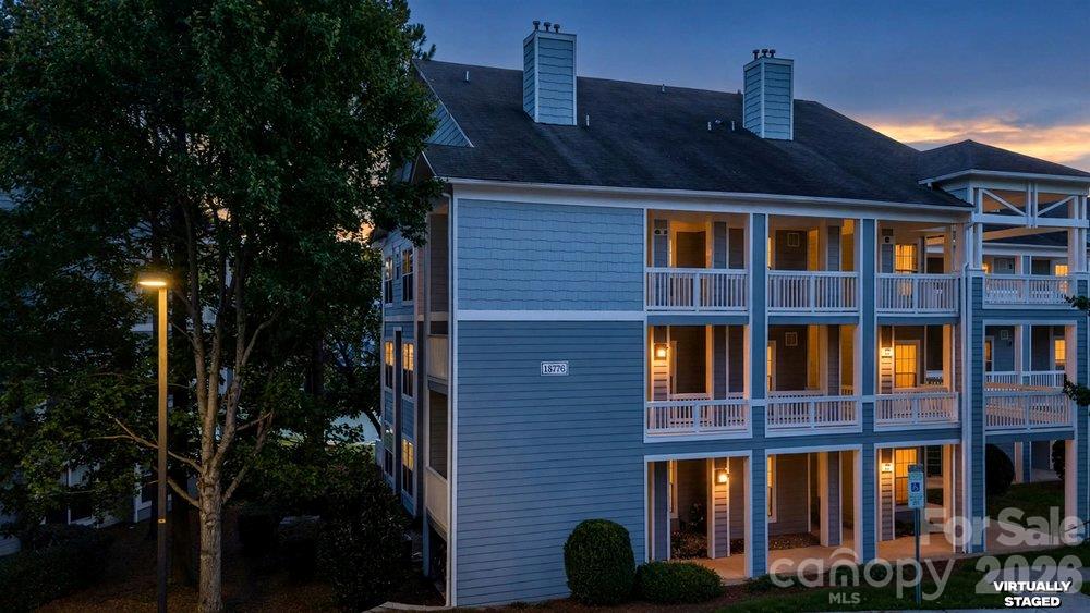 Condominium at 18736 Nautical Drive, Cornelius, photo 2 of 32