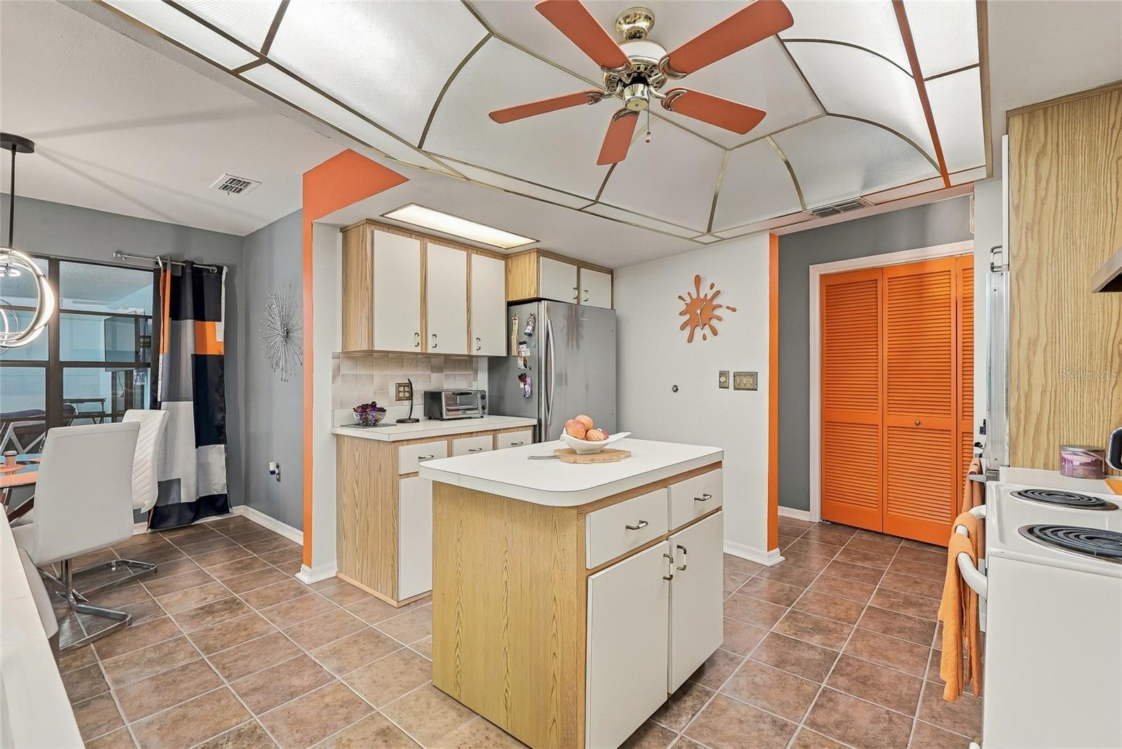 Kitchen Island - 9896 DOMINGO DR, BROOKSVILLE