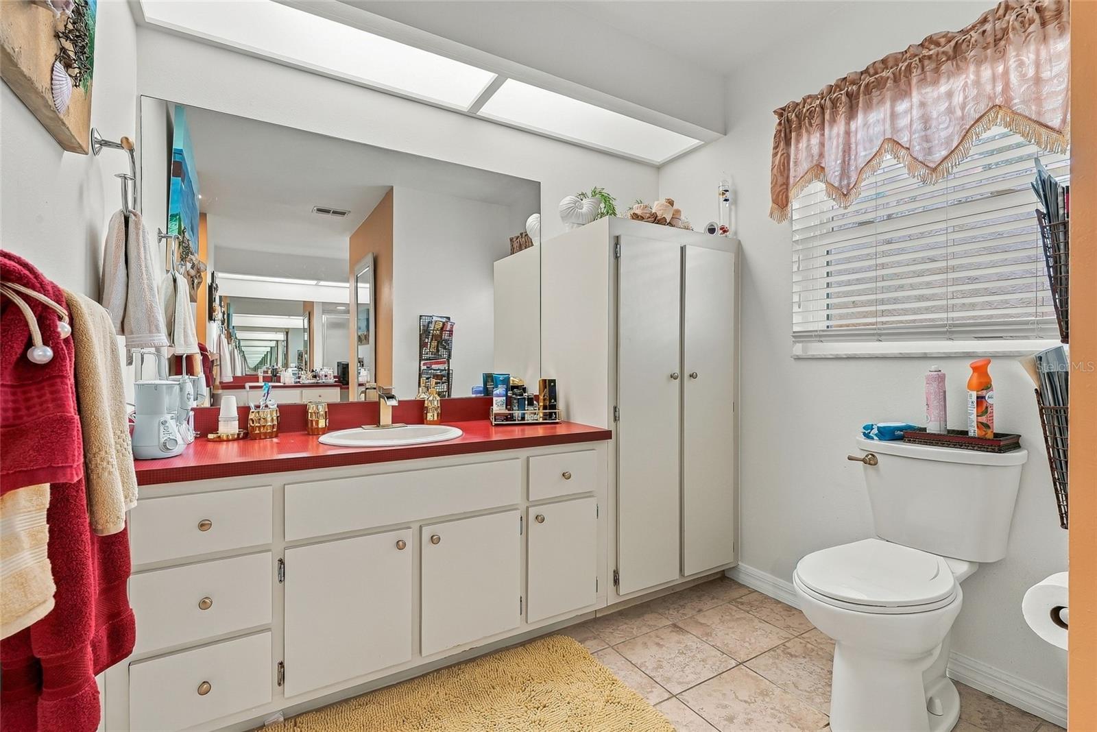Master en-suite bathroom - 9896 DOMINGO DR, BROOKSVILLE