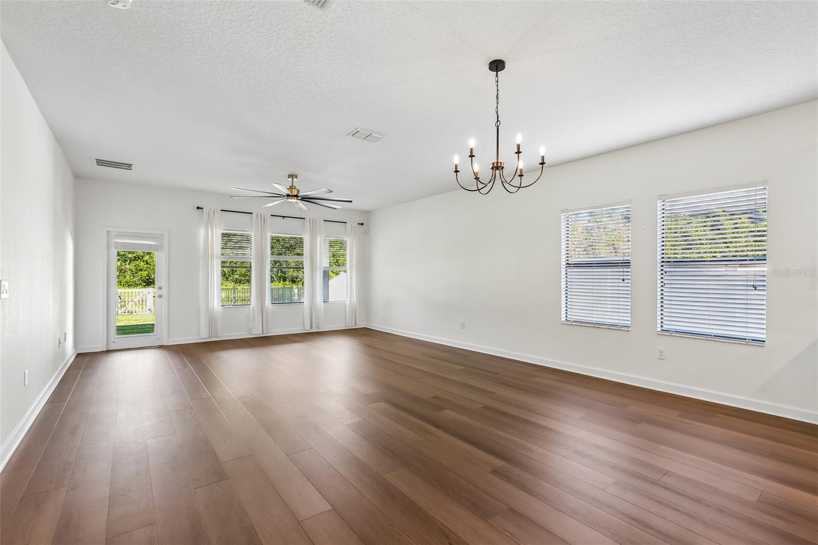 Single Family Residence at 19430 PADDOCK VIEW DR, TAMPA, photo 4 of 49