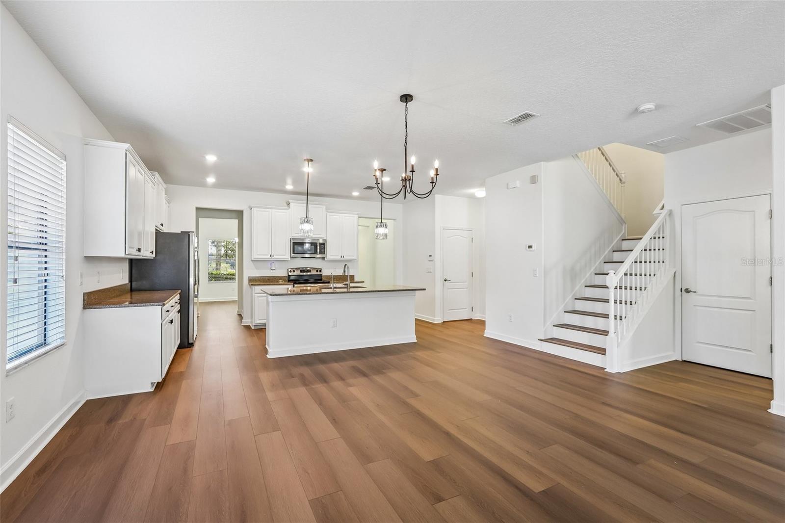 Single Family Residence at 19430 PADDOCK VIEW DR, TAMPA, photo 5 of 49