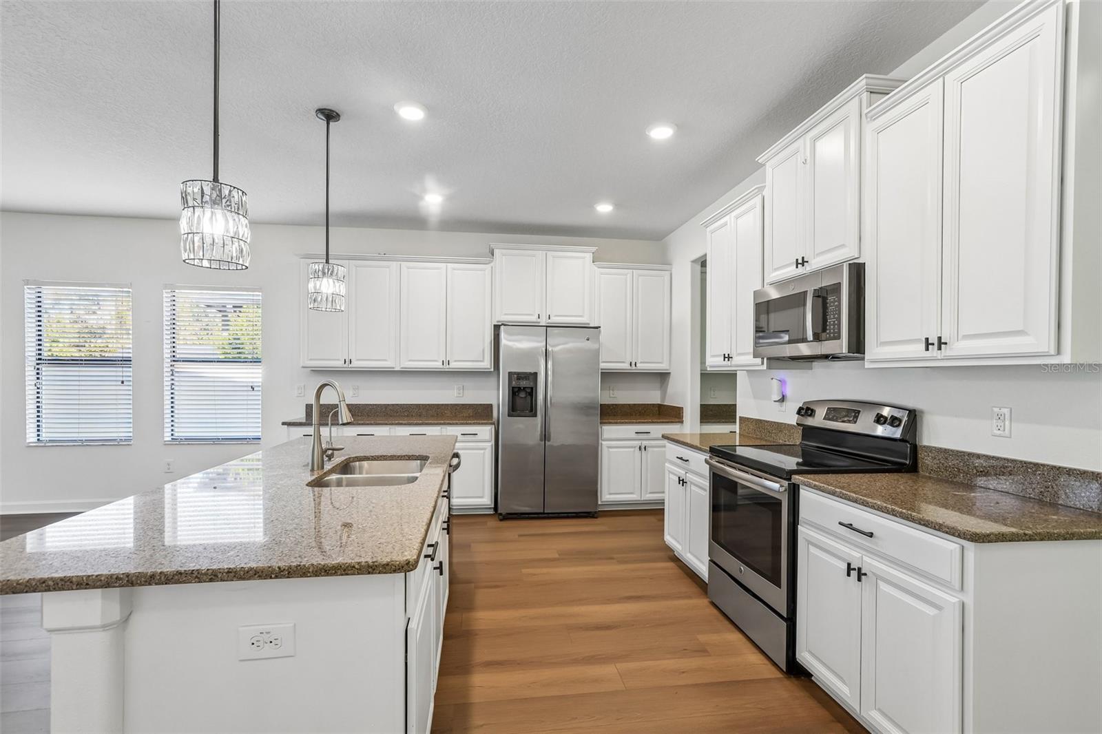 Single Family Residence at 19430 PADDOCK VIEW DR, TAMPA, photo 7 of 49