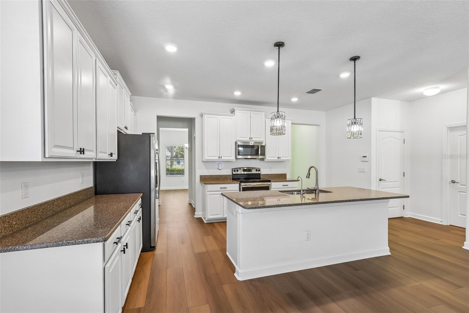 Single Family Residence at 19430 PADDOCK VIEW DR, TAMPA, photo 9 of 49