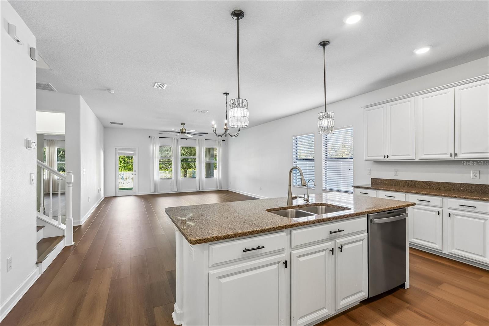 Single Family Residence at 19430 PADDOCK VIEW DR, TAMPA, photo 10 of 49
