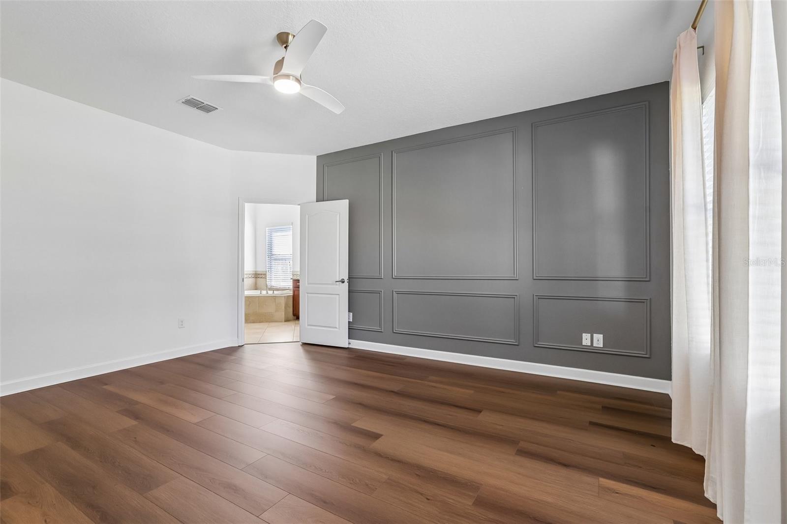 Single Family Residence at 19430 PADDOCK VIEW DR, TAMPA, photo 17 of 49