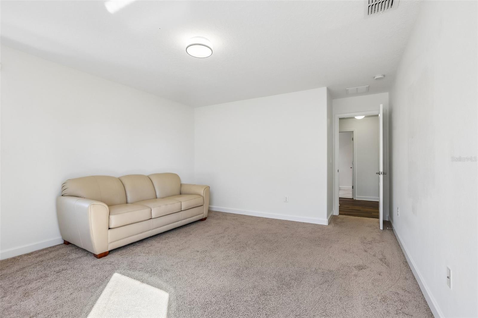 Single Family Residence at 19430 PADDOCK VIEW DR, TAMPA, photo 32 of 49