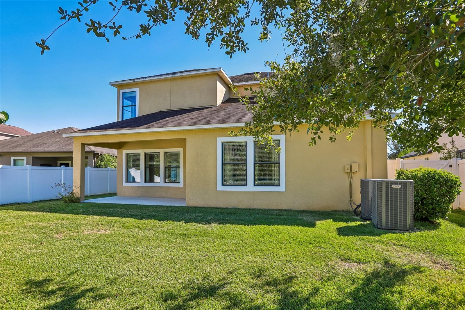 Single Family Residence at 19430 PADDOCK VIEW DR, TAMPA, photo 39 of 49
