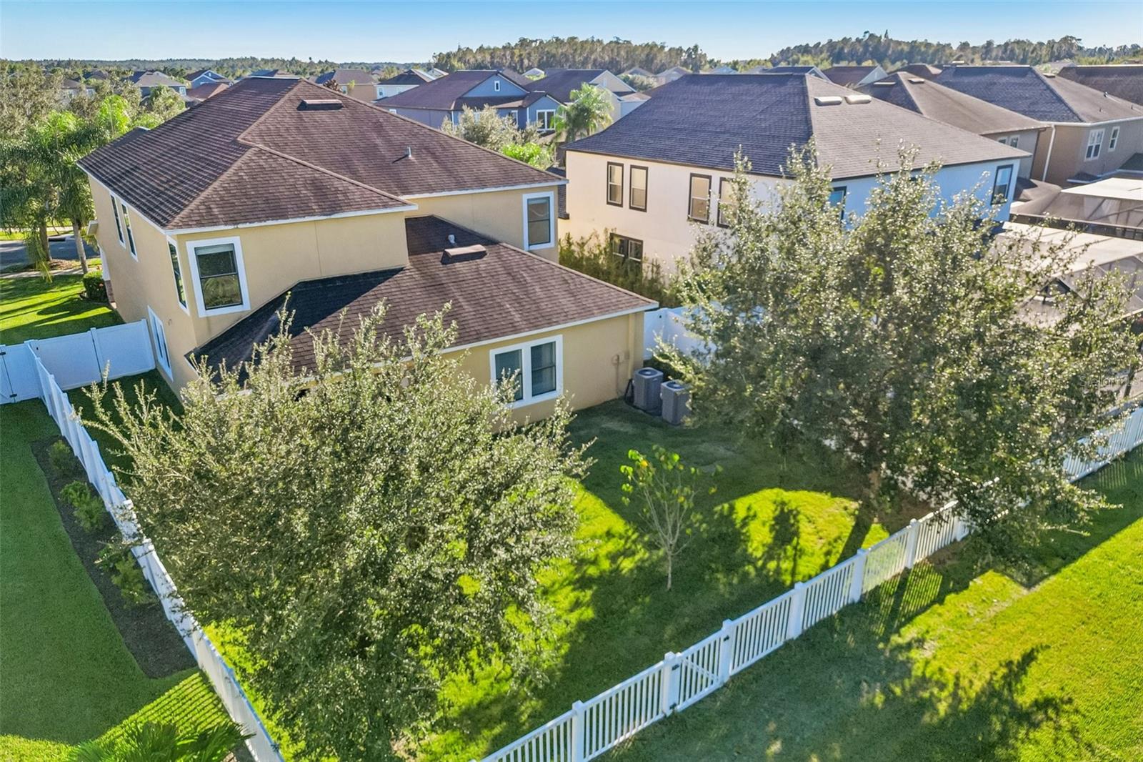 Single Family Residence at 19430 PADDOCK VIEW DR, TAMPA, photo 44 of 49