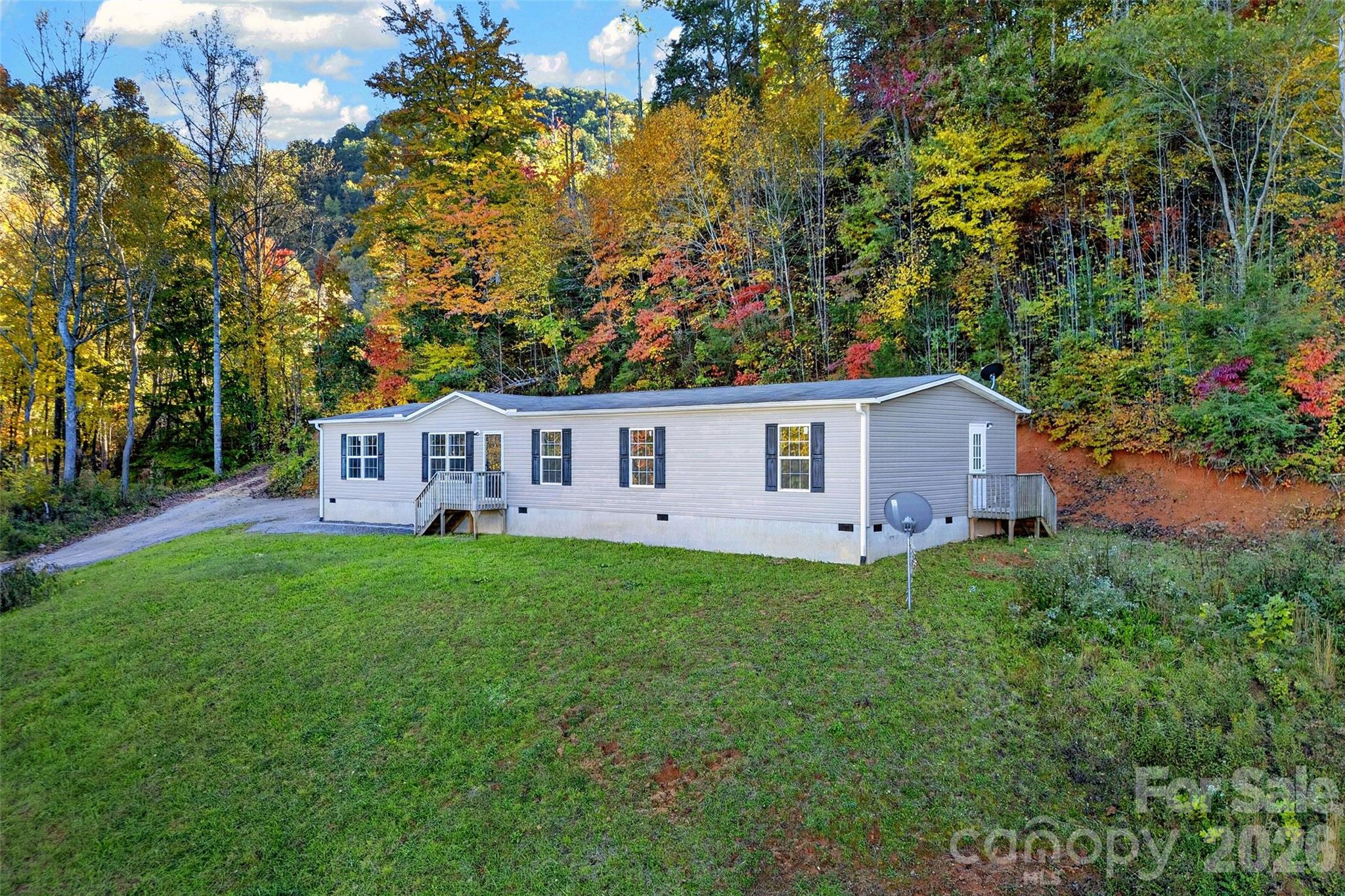 Single Family Residence at 574 Hodges Creek Drive, Old Fort, photo 5 of 62