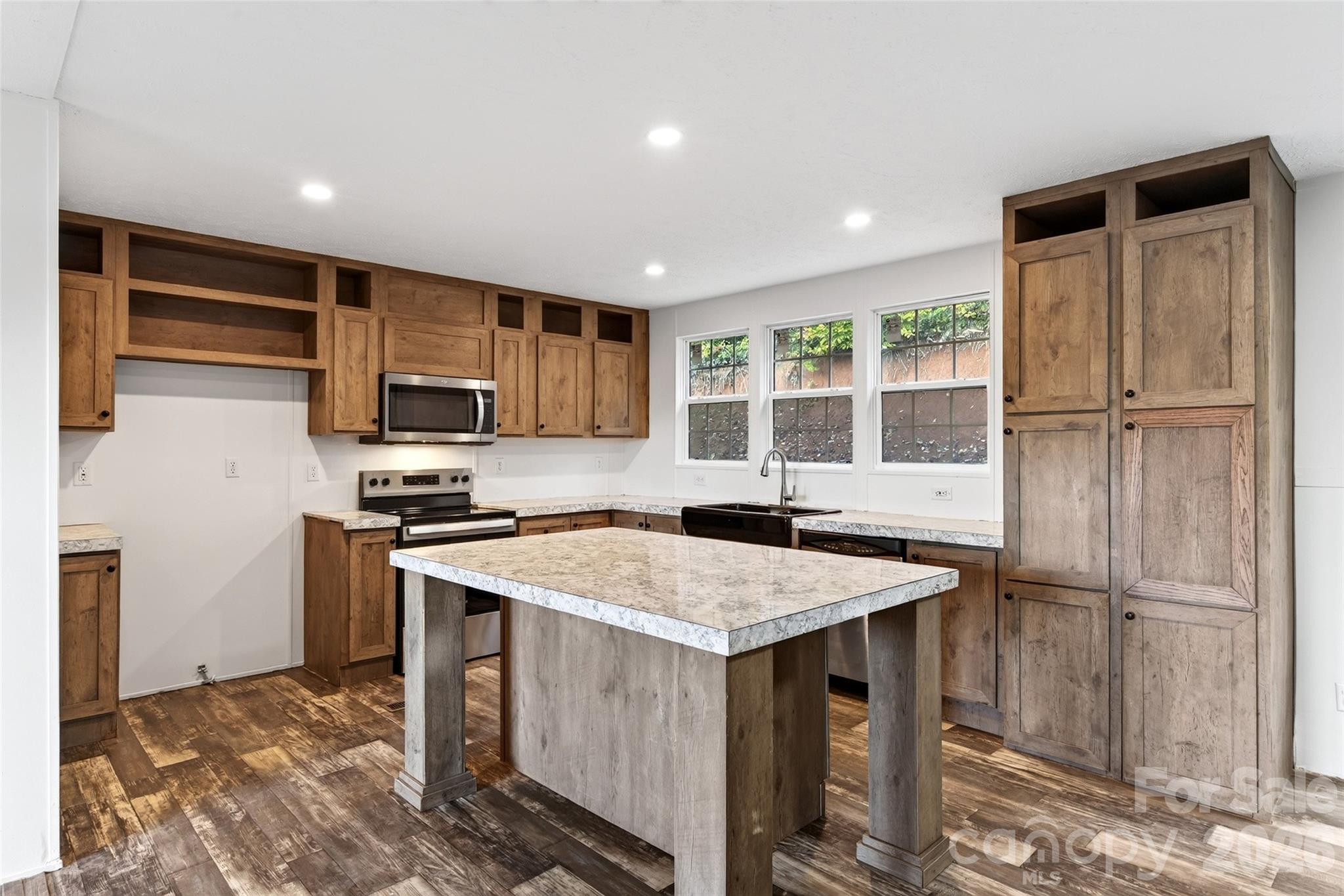 Kitchen - 574 Hodges Creek Drive, Old Fort