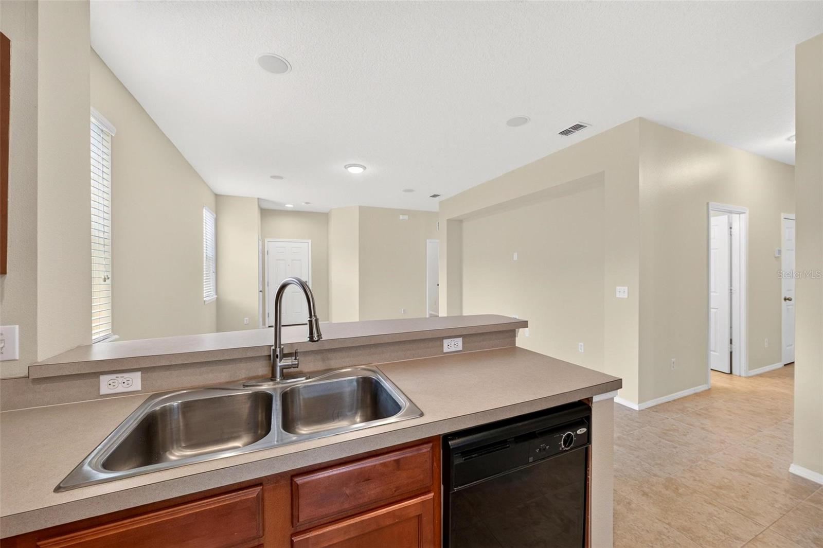 Kitchen into the Living Room - 21413 SULLIVAN RANCH BLVD, MOUNT DORA