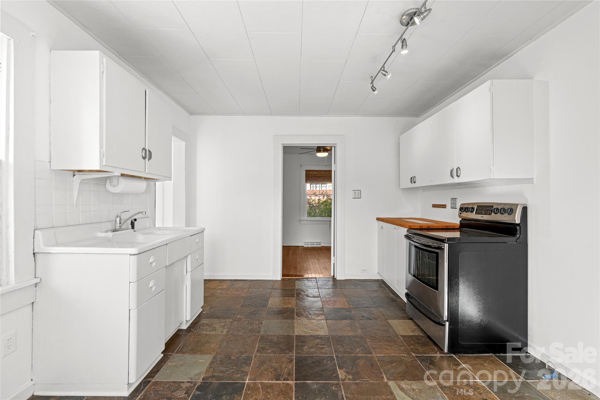 Single Family Residence at 490 Rose Hill Road, Asheville, photo 19 of 46