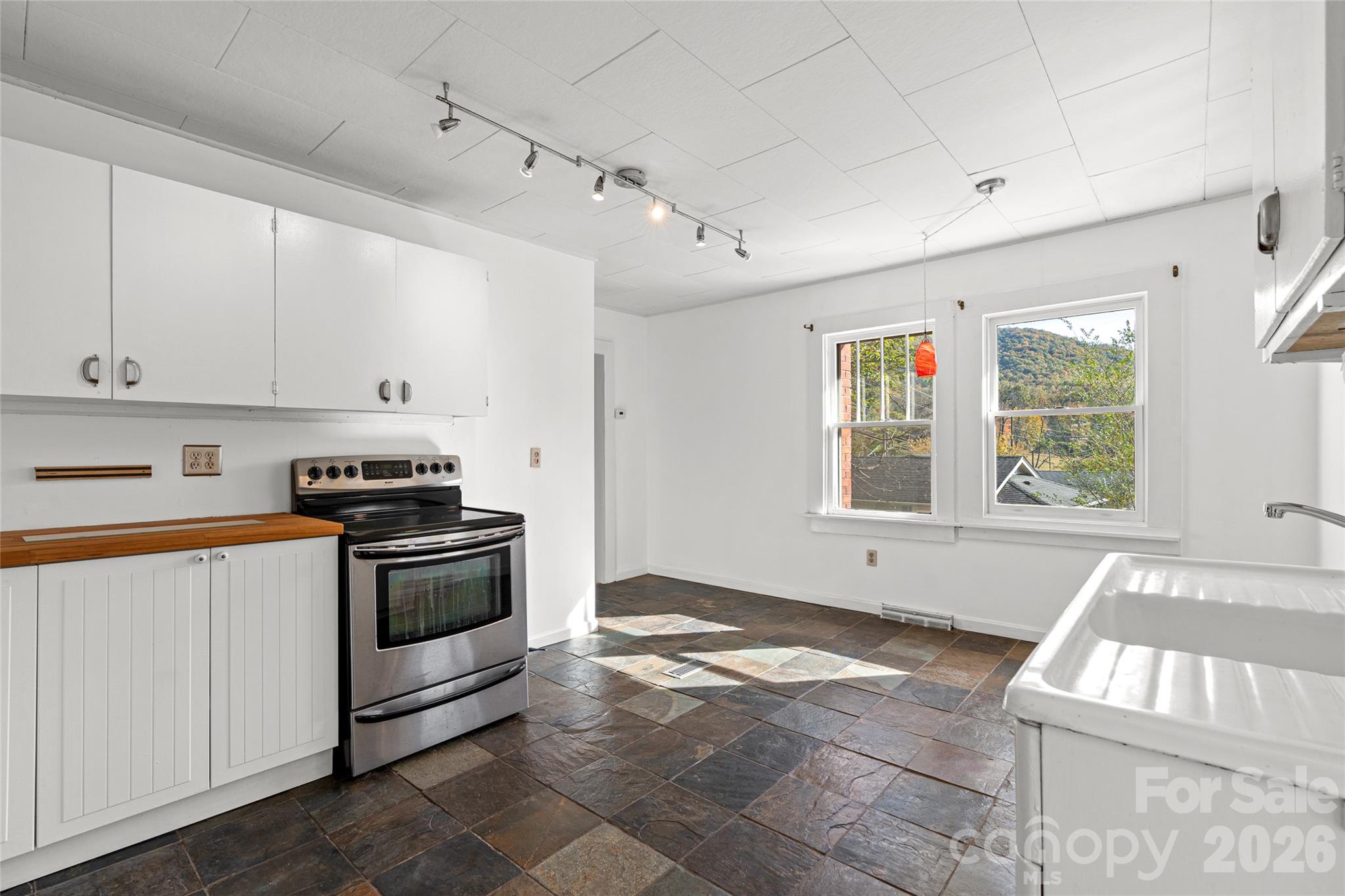 Single Family Residence at 490 Rose Hill Road, Asheville, photo 21 of 46