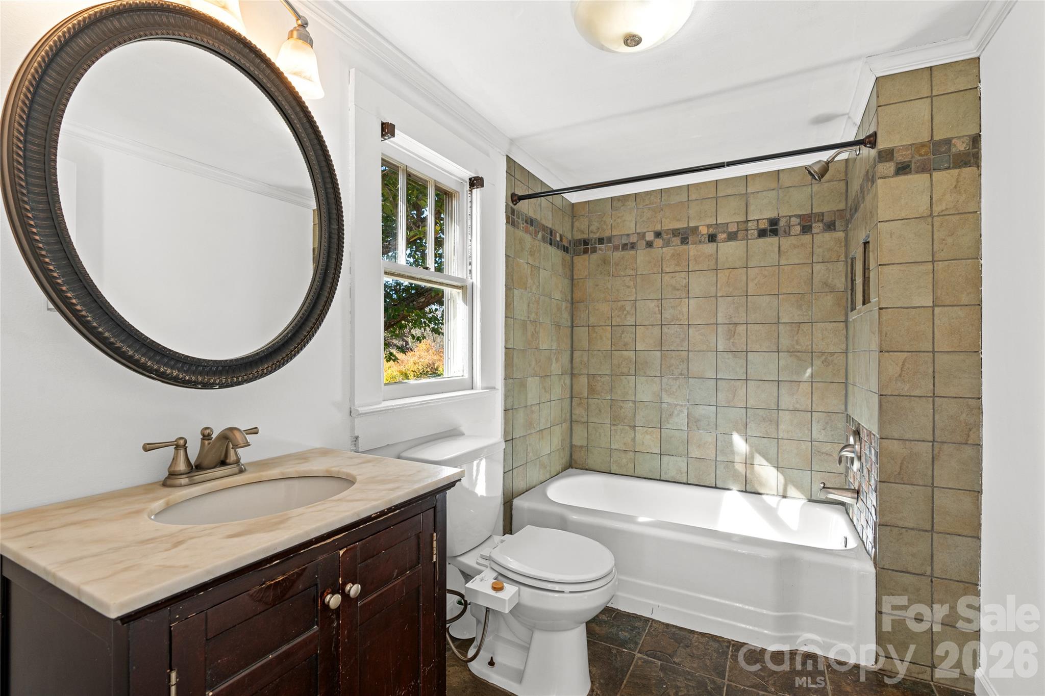 full bath - 490 Rose Hill Road, Asheville