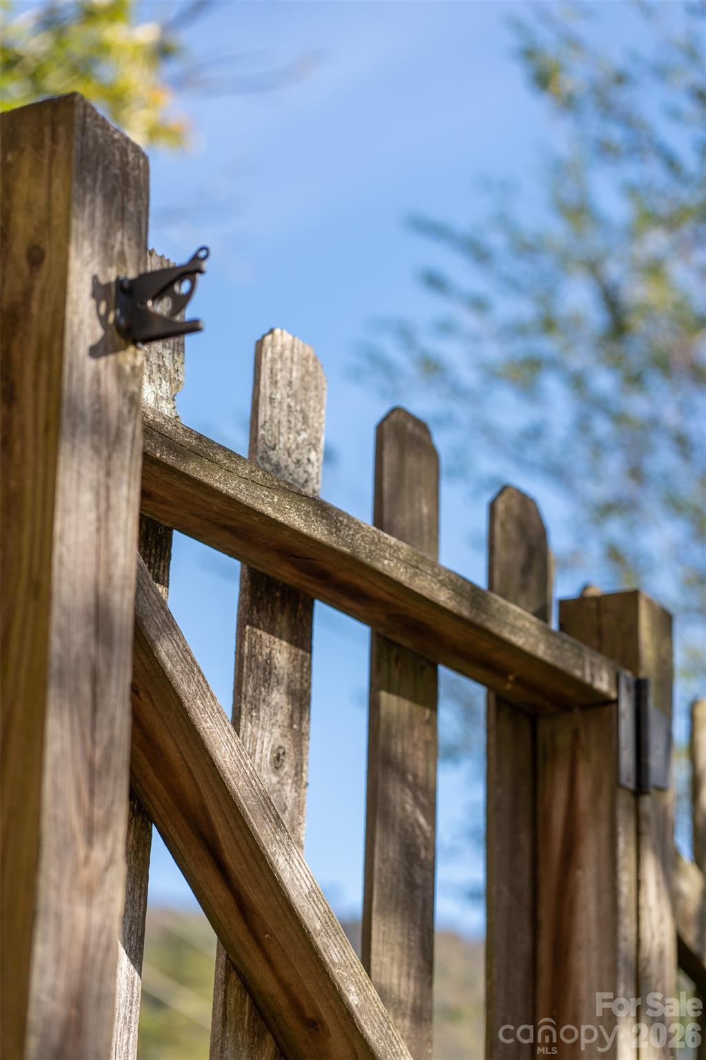 picket fence/fully fenced back yard. - 490 Rose Hill Road, Asheville
