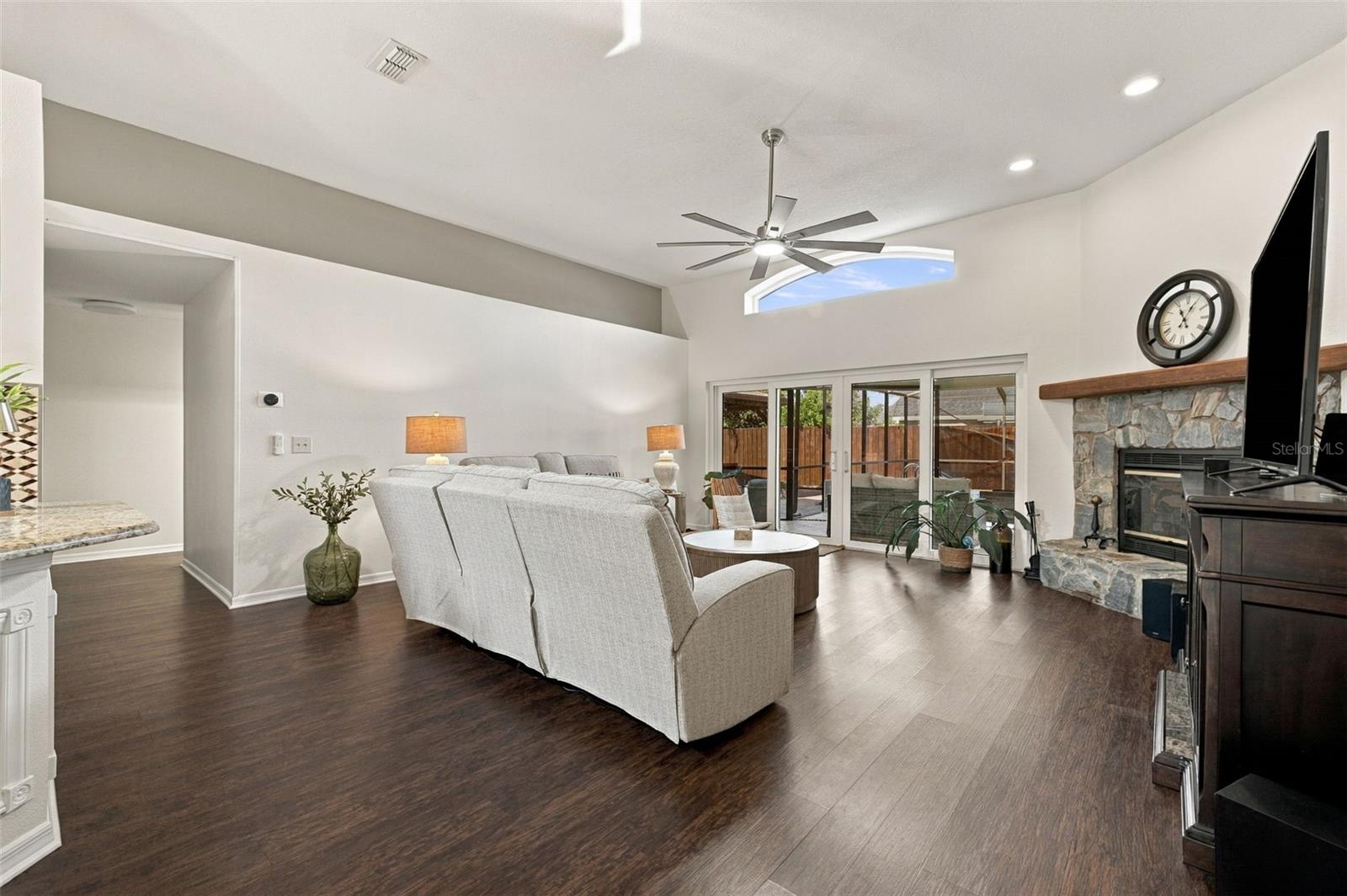 Single Family Residence at 8708 CHARMING KNOLL CT, TAMPA, photo 8 of 46