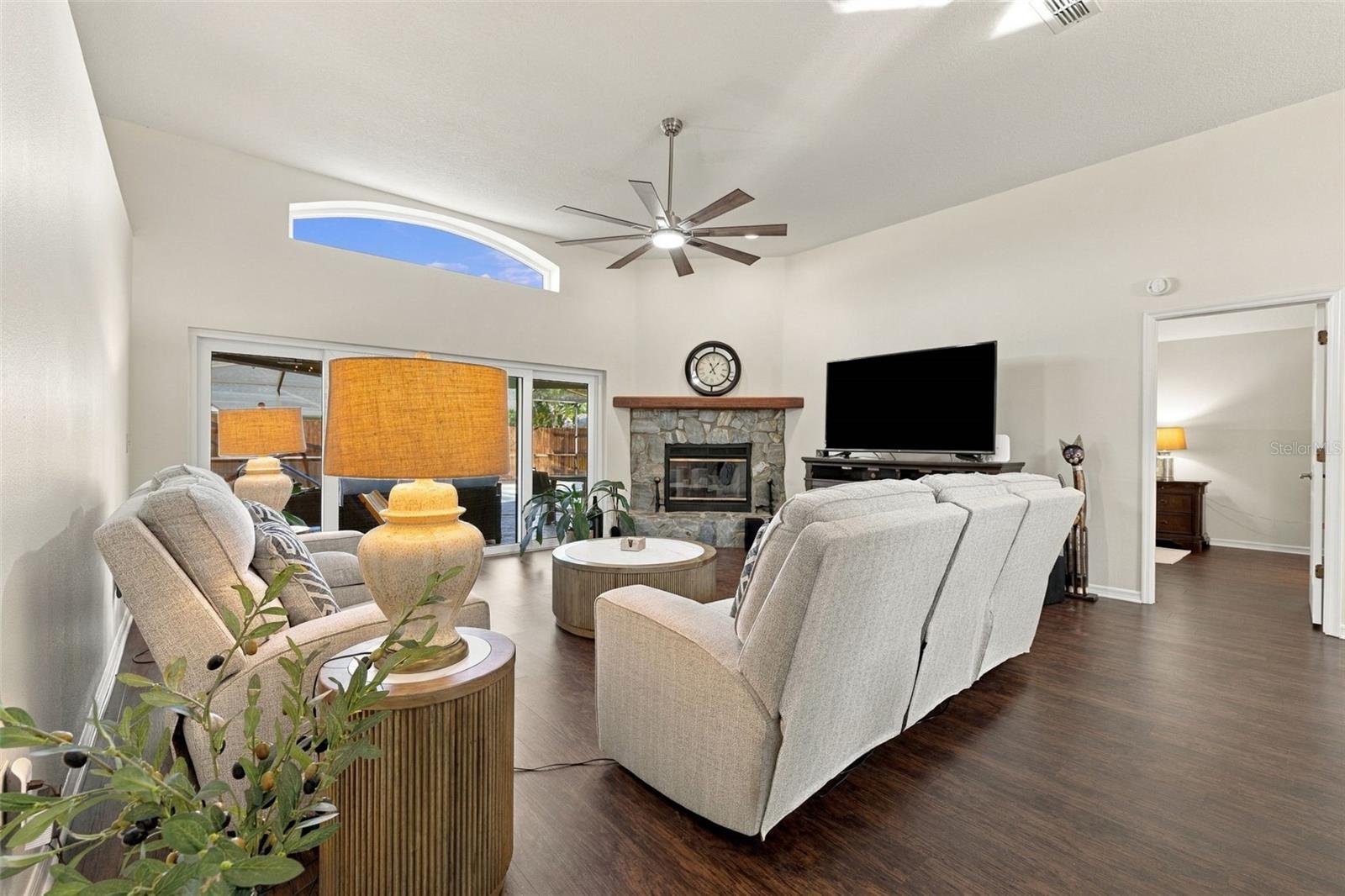 Single Family Residence at 8708 CHARMING KNOLL CT, TAMPA, photo 9 of 46