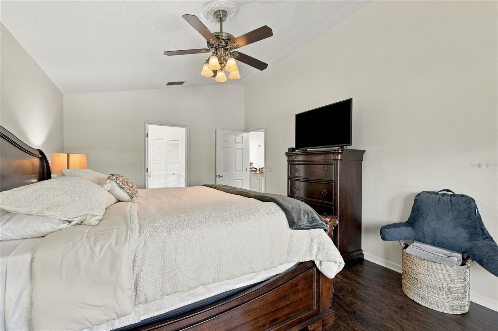 Single Family Residence at 8708 CHARMING KNOLL CT, TAMPA, photo 11 of 46