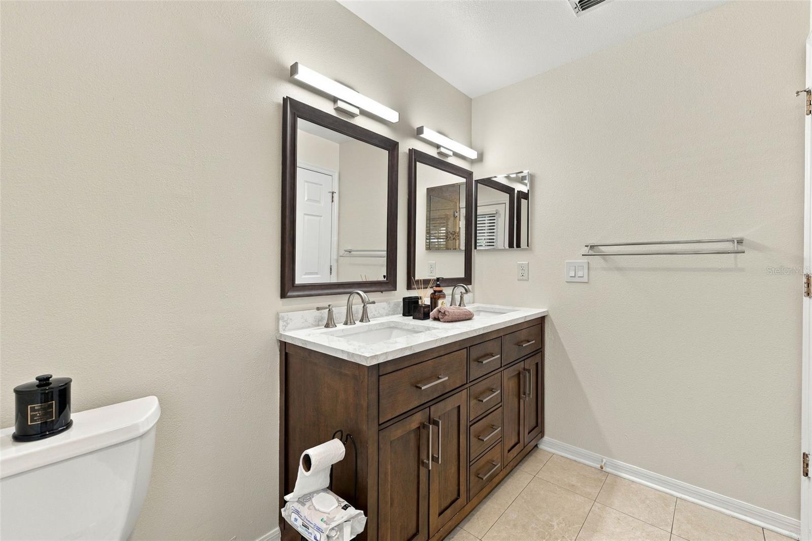Single Family Residence at 8708 CHARMING KNOLL CT, TAMPA, photo 15 of 46