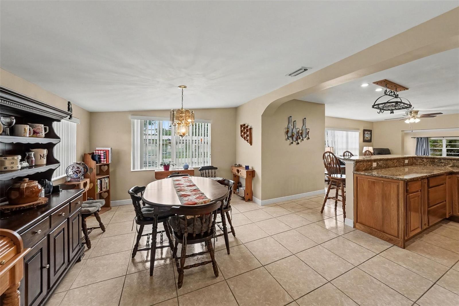 Single Family Residence at 5002 HALIFAX DR, TAMPA, photo 3 of 26