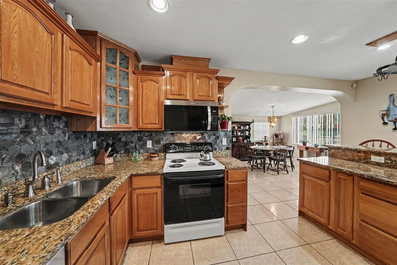 Single Family Residence at 5002 HALIFAX DR, TAMPA, photo 7 of 26