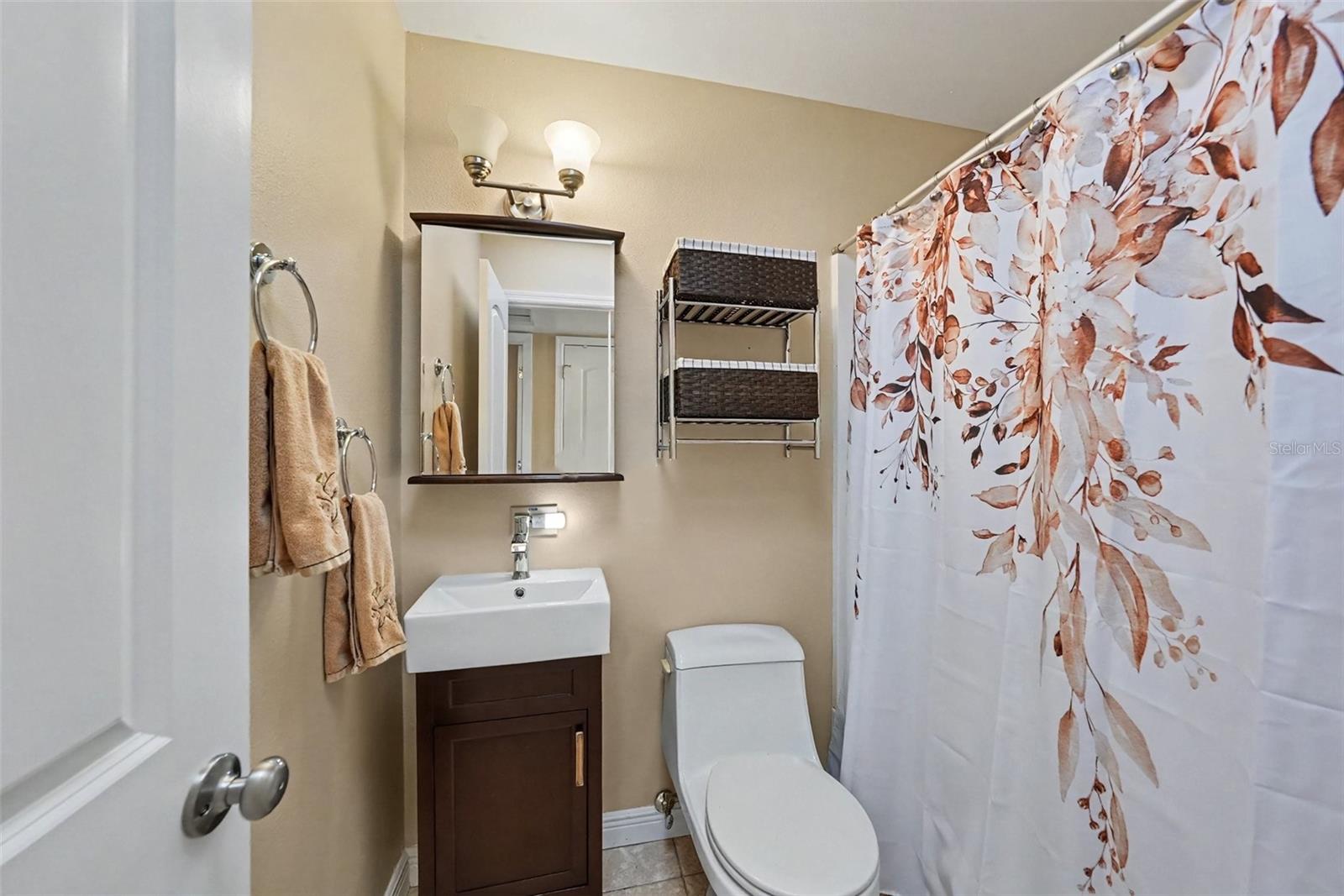Single Family Residence at 5002 HALIFAX DR, TAMPA, photo 19 of 26