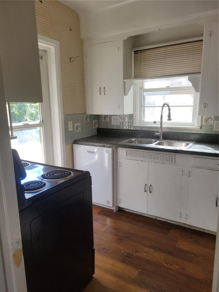 kitchen - 1910 23RD AVE N, ST PETERSBURG