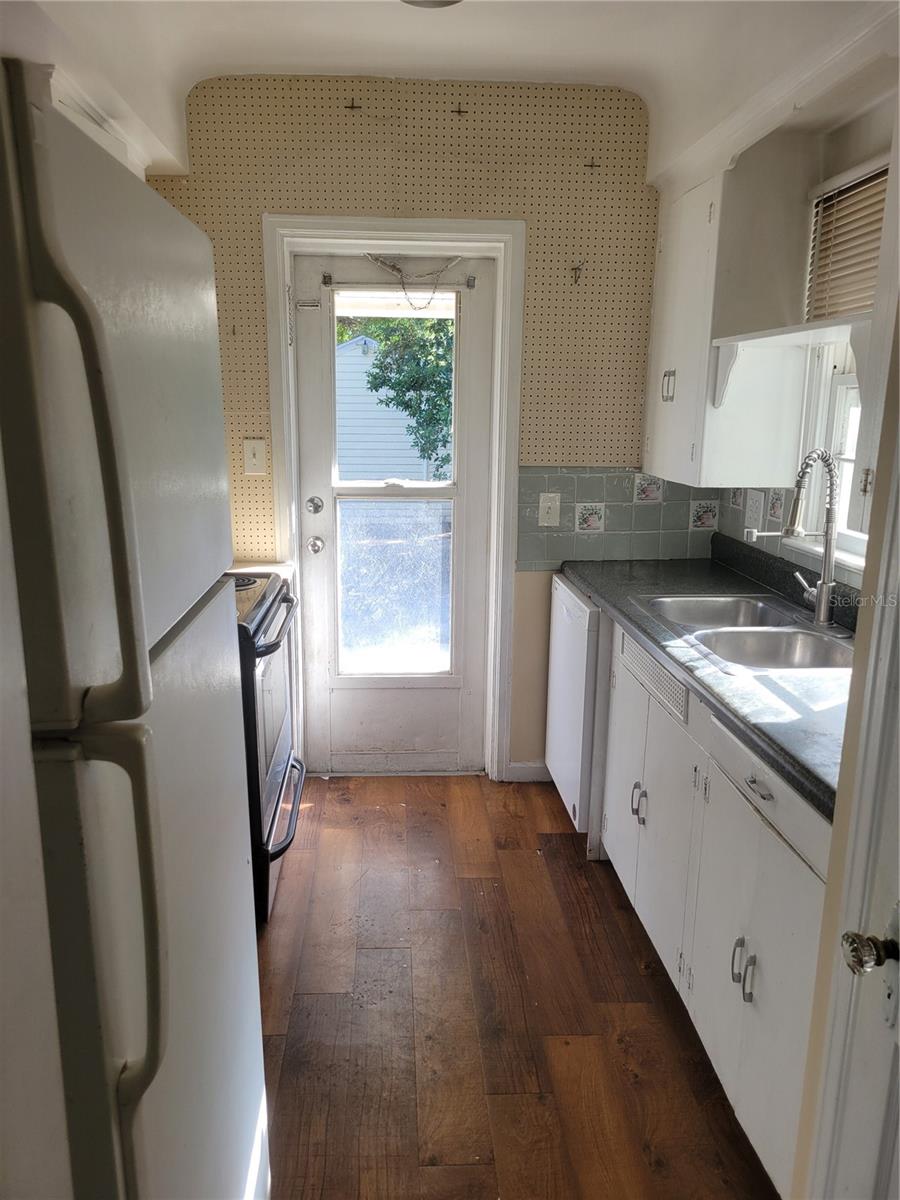 kitchen and back door - 1910 23RD AVE N, ST PETERSBURG