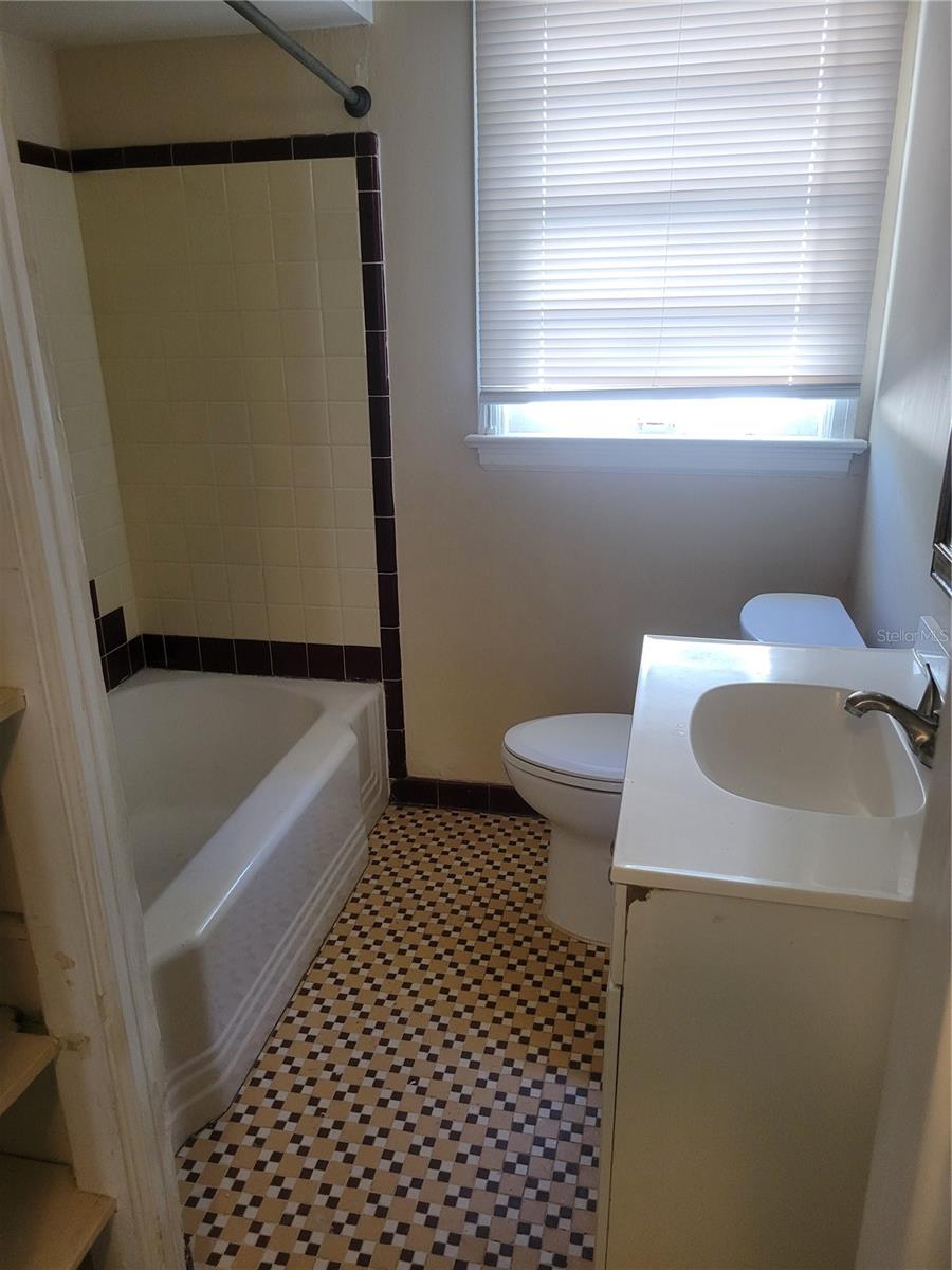 bath - 1910 23RD AVE N, ST PETERSBURG