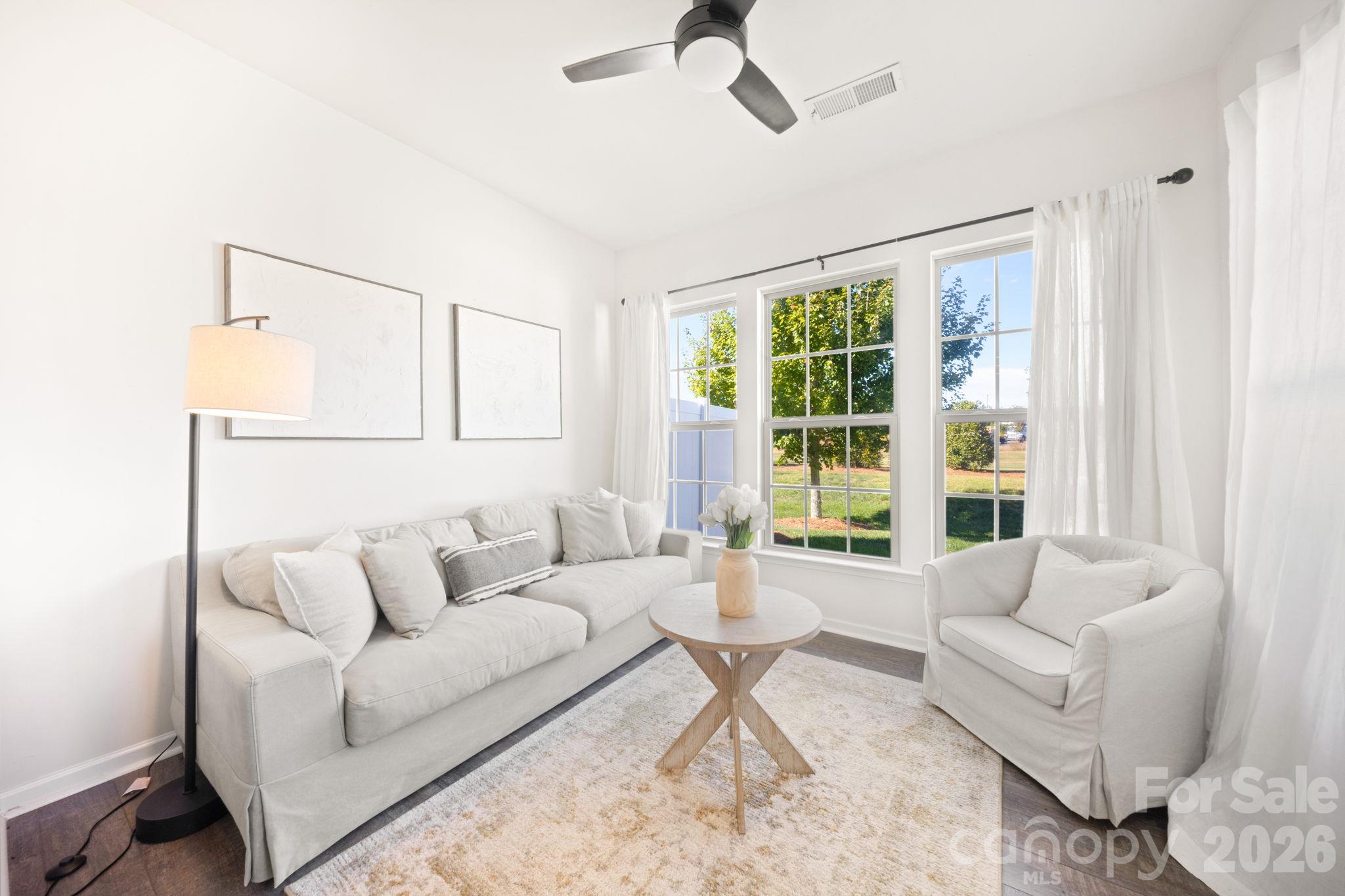 Additional sunroom off of the dining area - 4008 Woodsmill Road, Lancaster