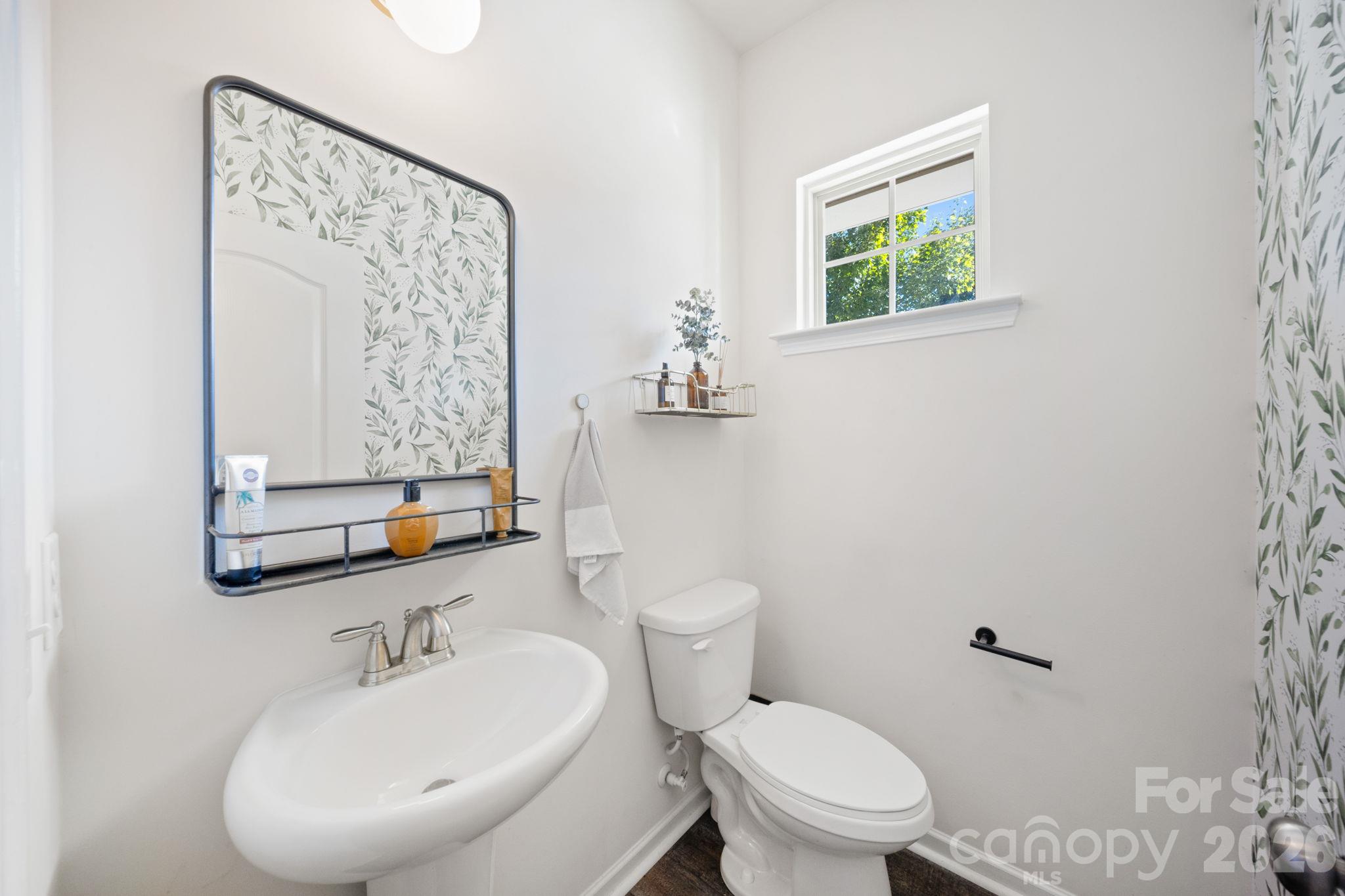Main level half bath - 4008 Woodsmill Road, Lancaster