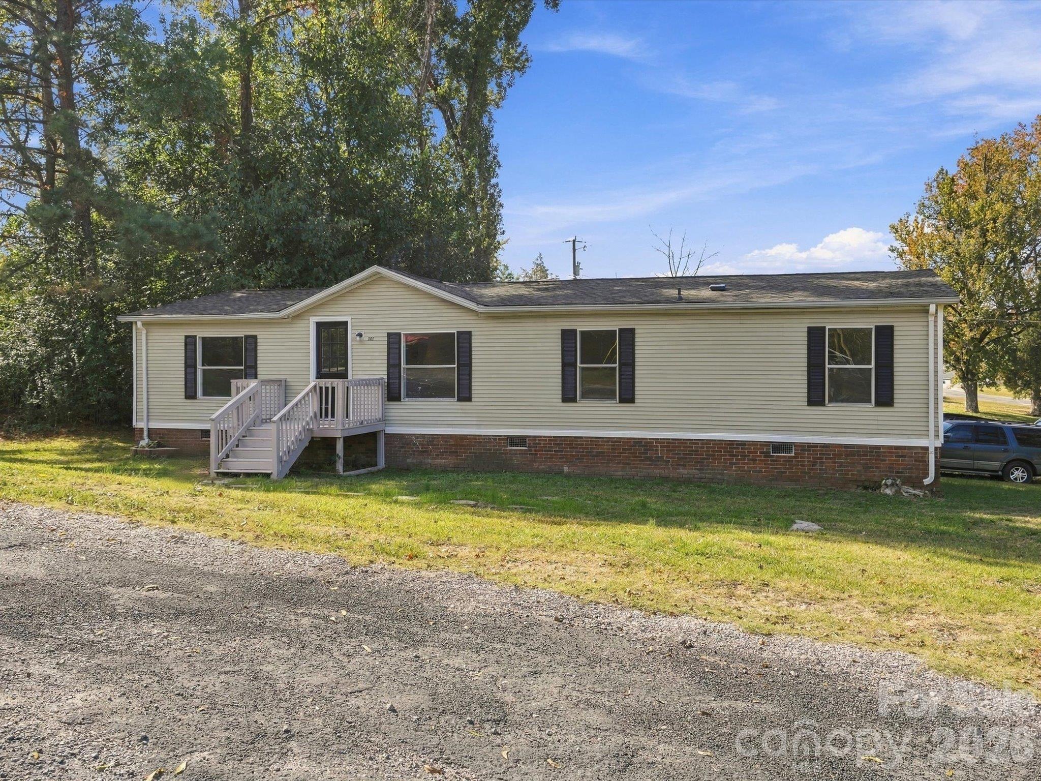Single Family Residence at 141 Patricia Street, Lancaster, photo 7 of 39