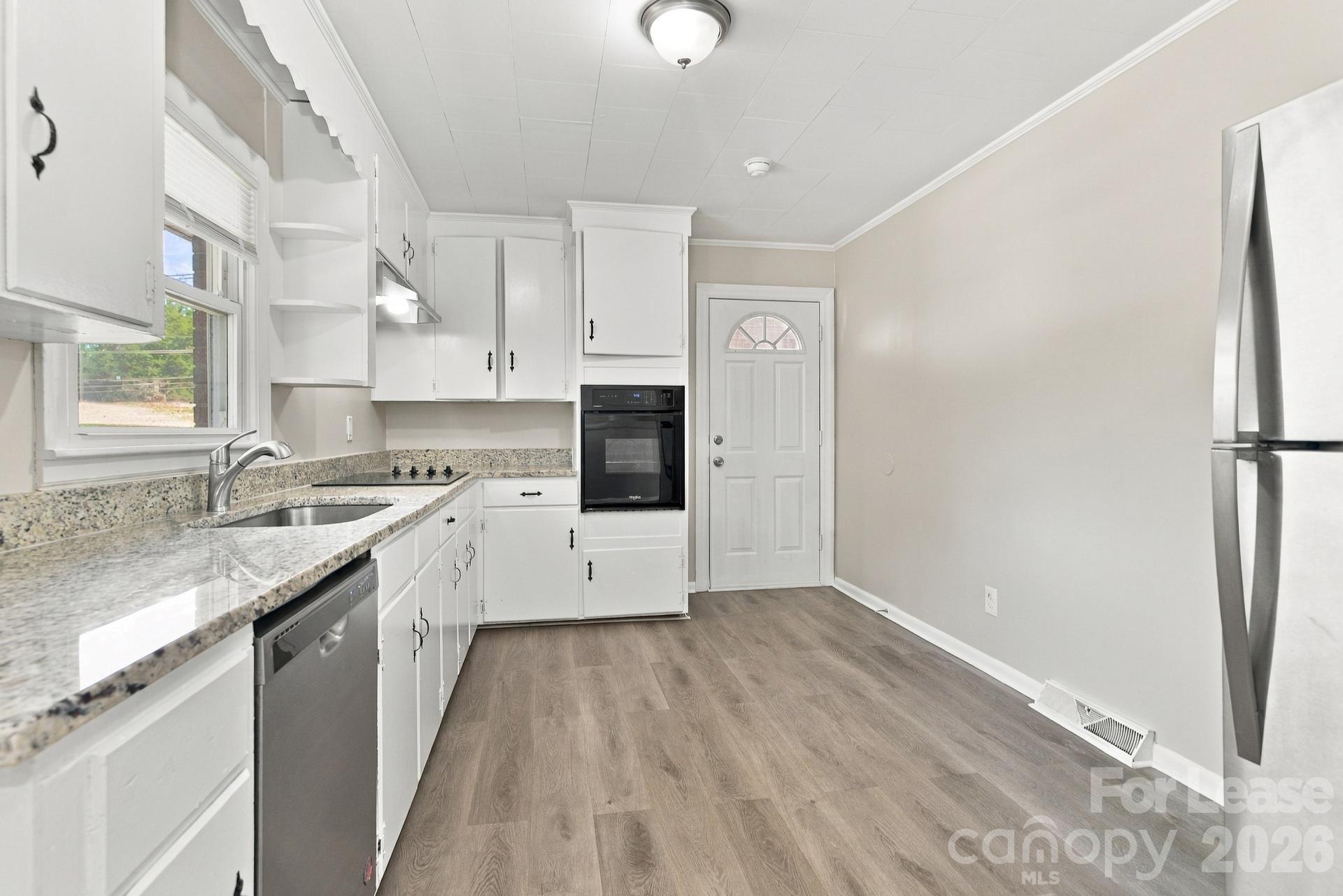 Single Family Residence at 412 Buckoak Street, Stanley, photo 3 of 15