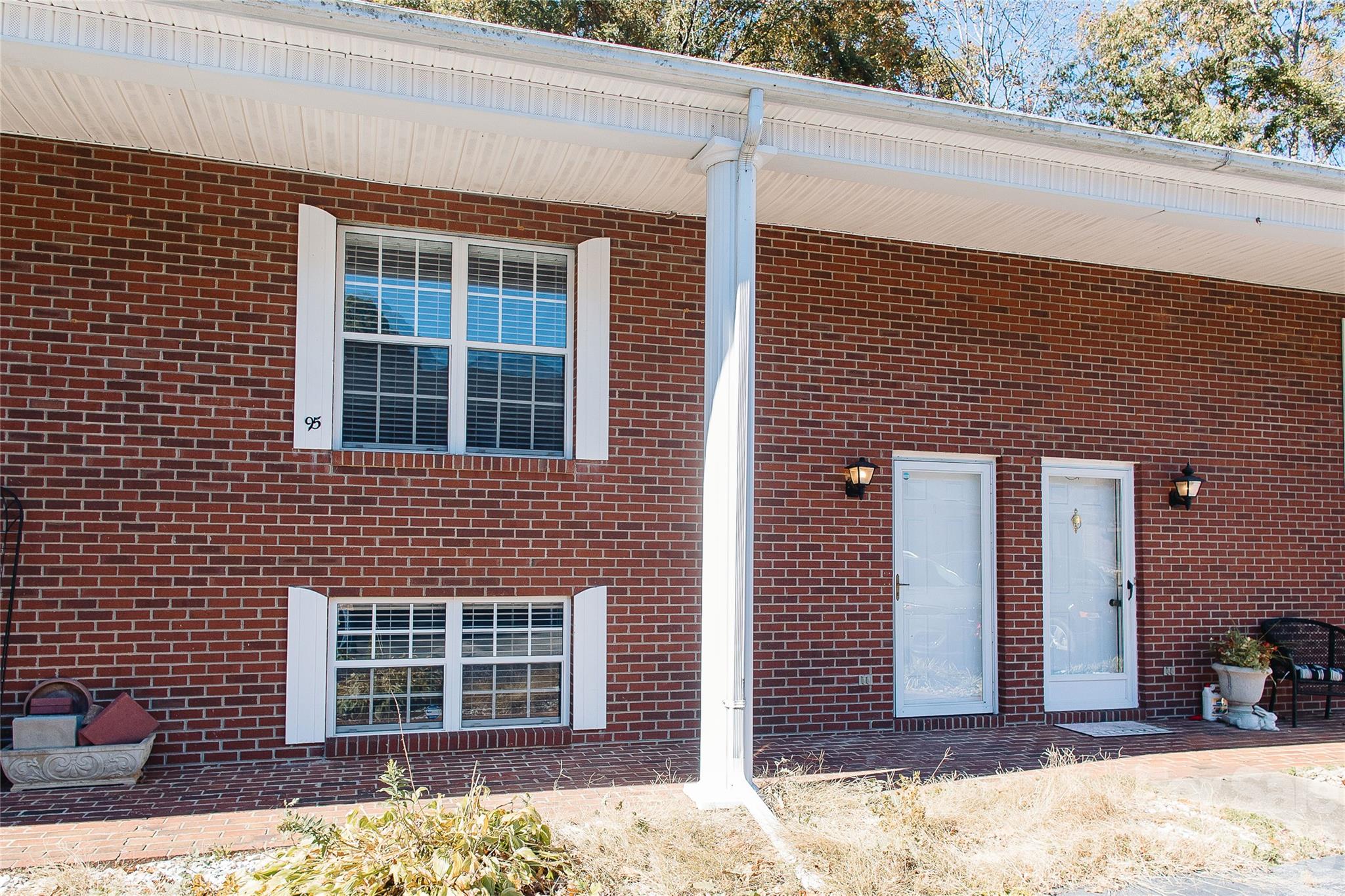 75 Laurelwood Drive