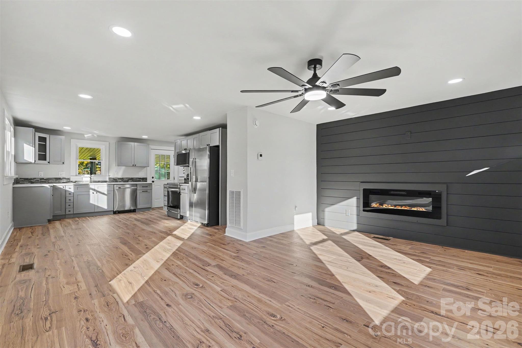 Single Family Residence at 2806 Royal Avenue, Kannapolis, photo 9 of 35