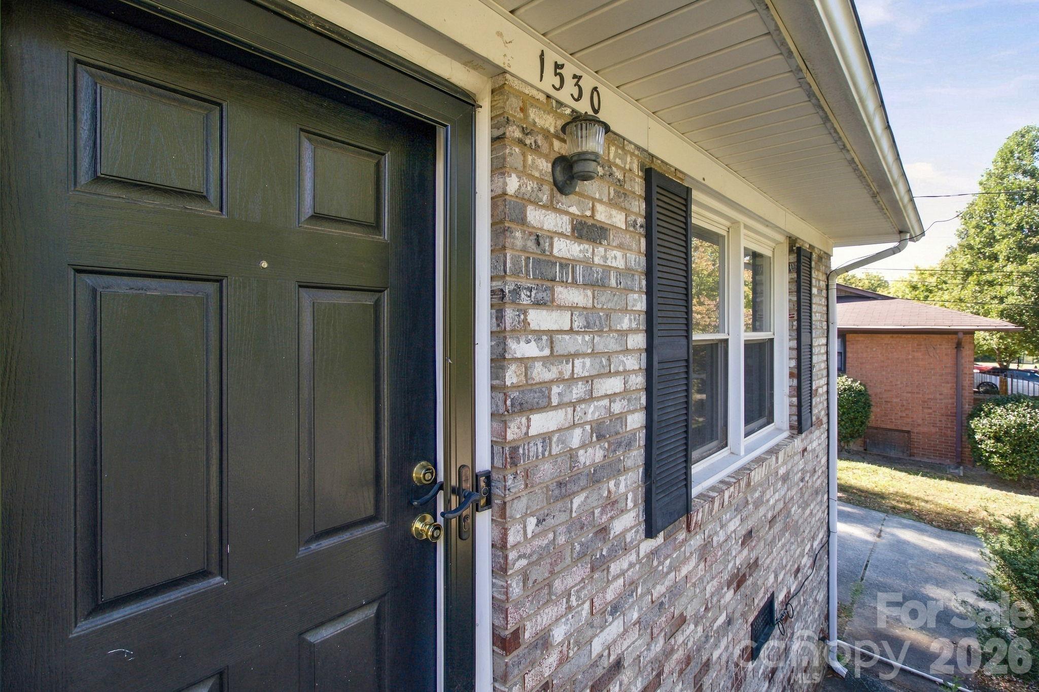 Single Family Residence at 1530 Kingston Drive, Kannapolis, photo 2 of 37