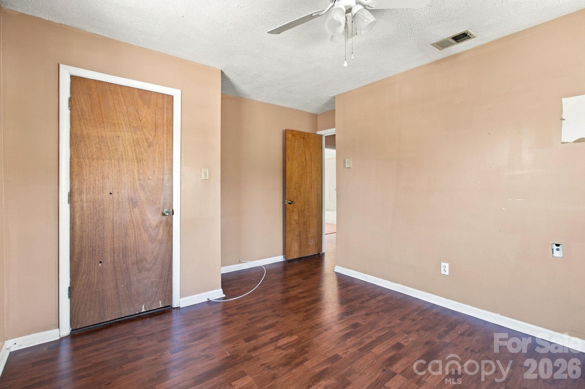 Single Family Residence at 1530 Kingston Drive, Kannapolis, photo 11 of 37
