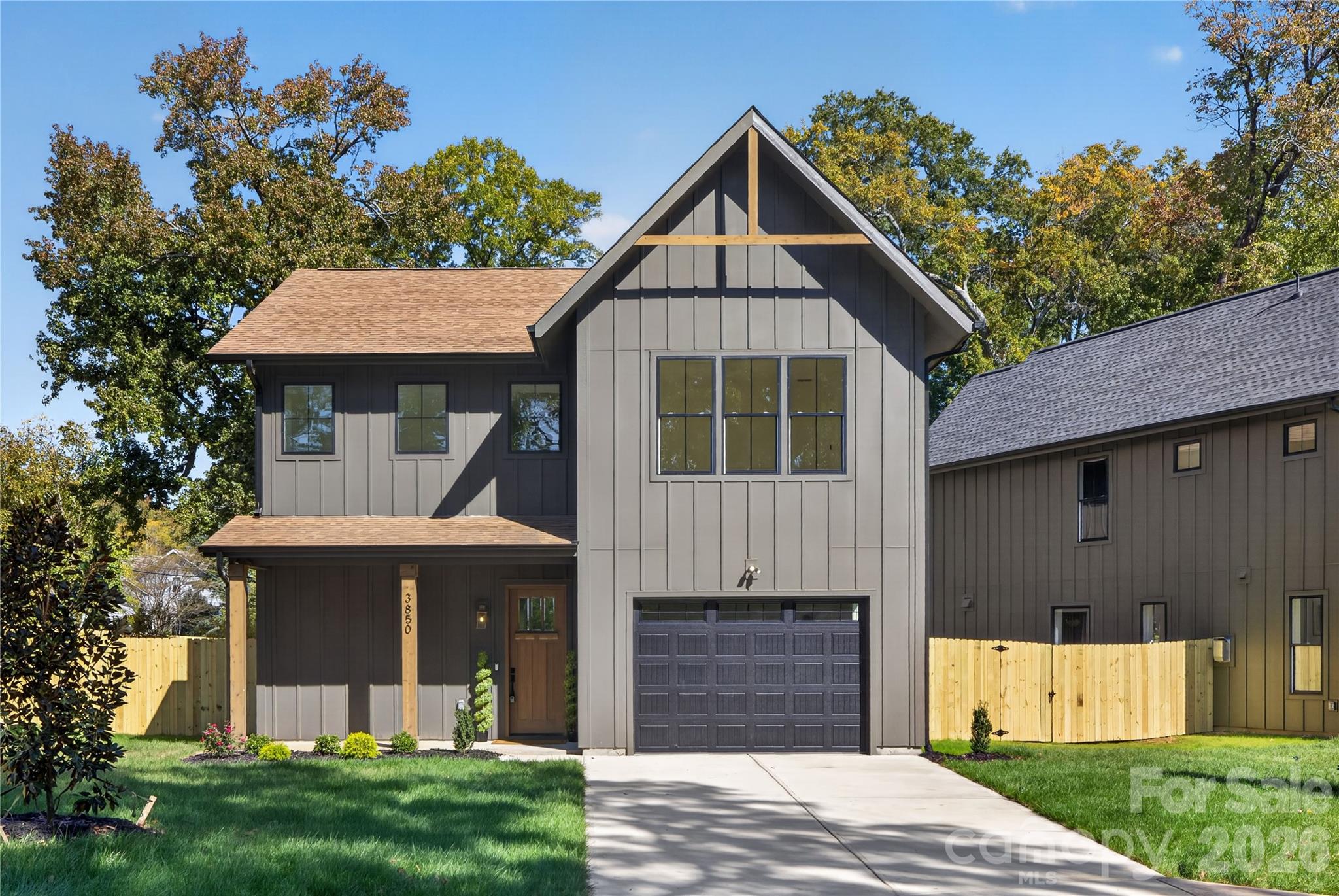 Single Family Residence at 3850 Avalon Avenue, Charlotte, photo 2 of 39