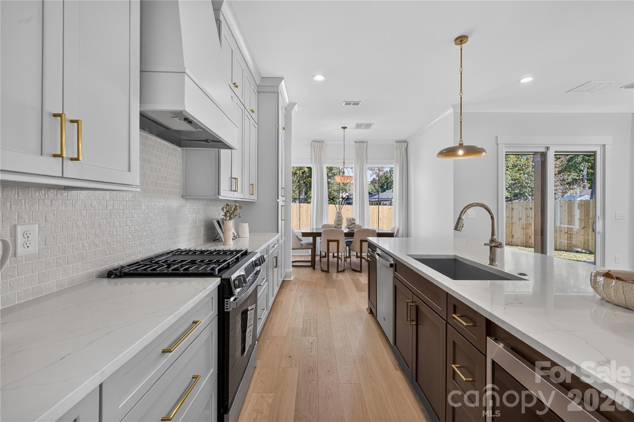 Single Family Residence at 3850 Avalon Avenue, Charlotte, photo 10 of 39