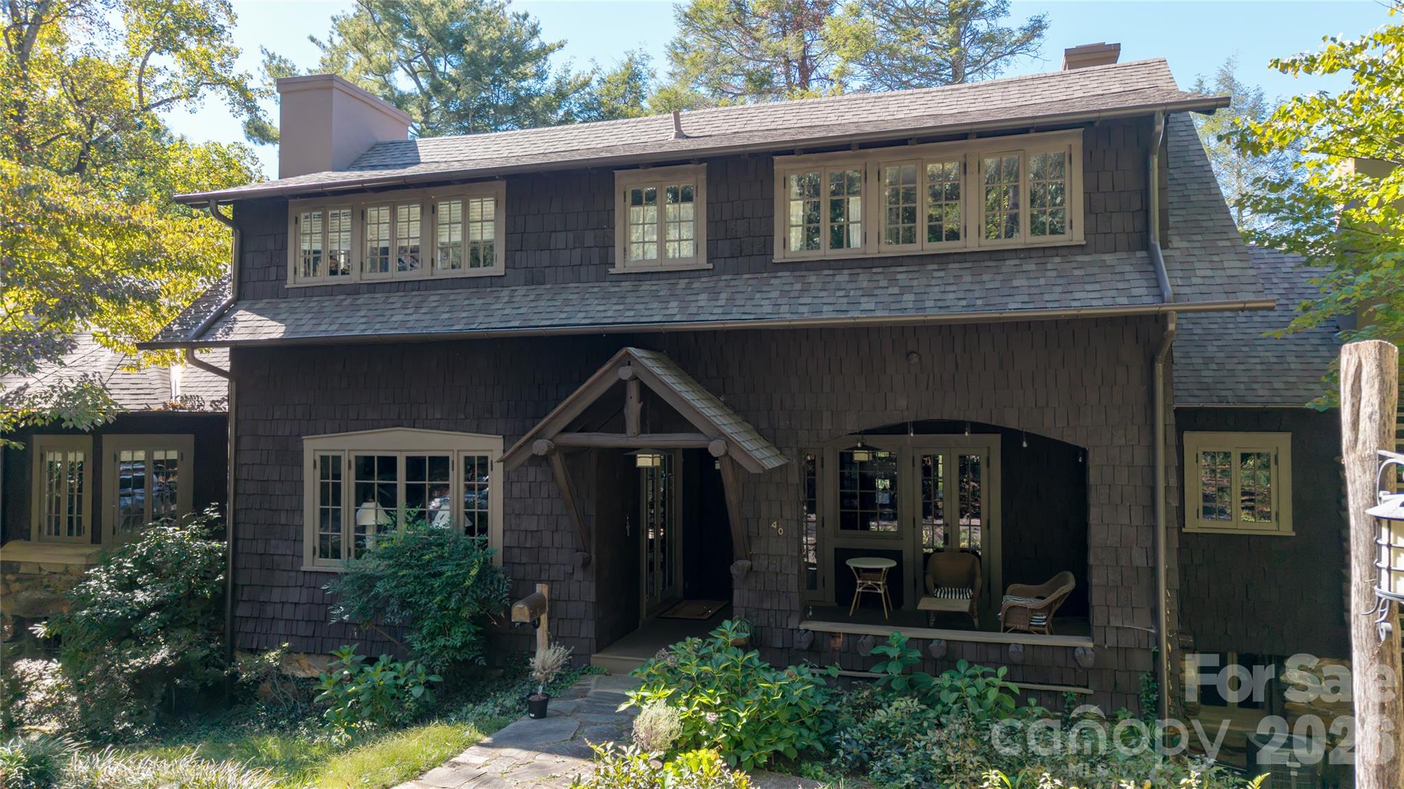 Single Family Residence at 40 Canterbury Road N, Asheville, photo 2 of 38
