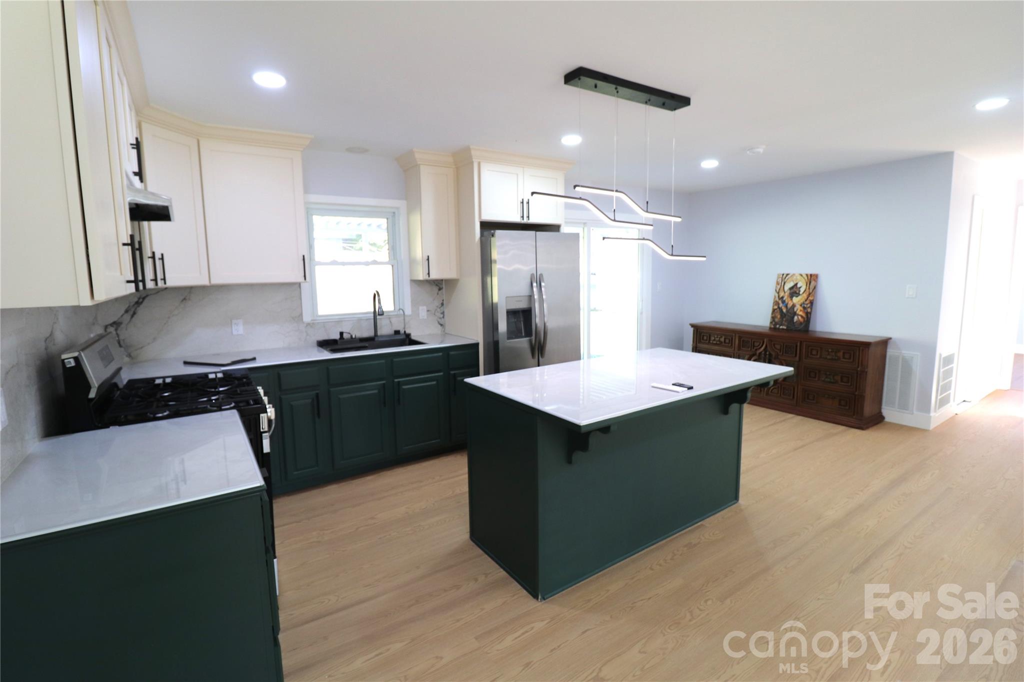 Single Family Residence at 2310 Woodleaf Drive, Gastonia, photo 7 of 33