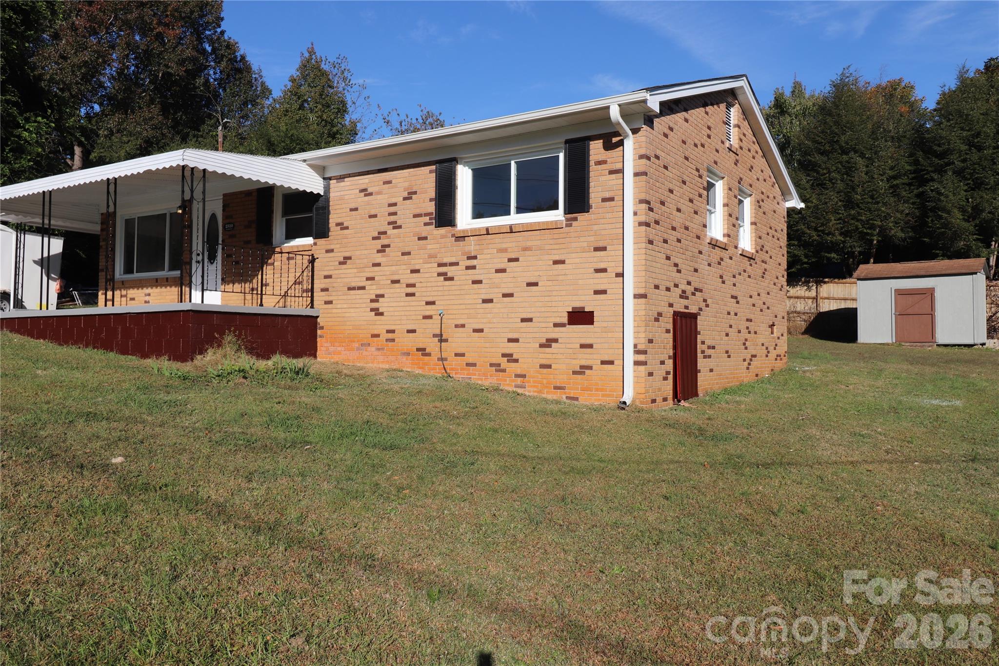 Single Family Residence at 2310 Woodleaf Drive, Gastonia, photo 27 of 33