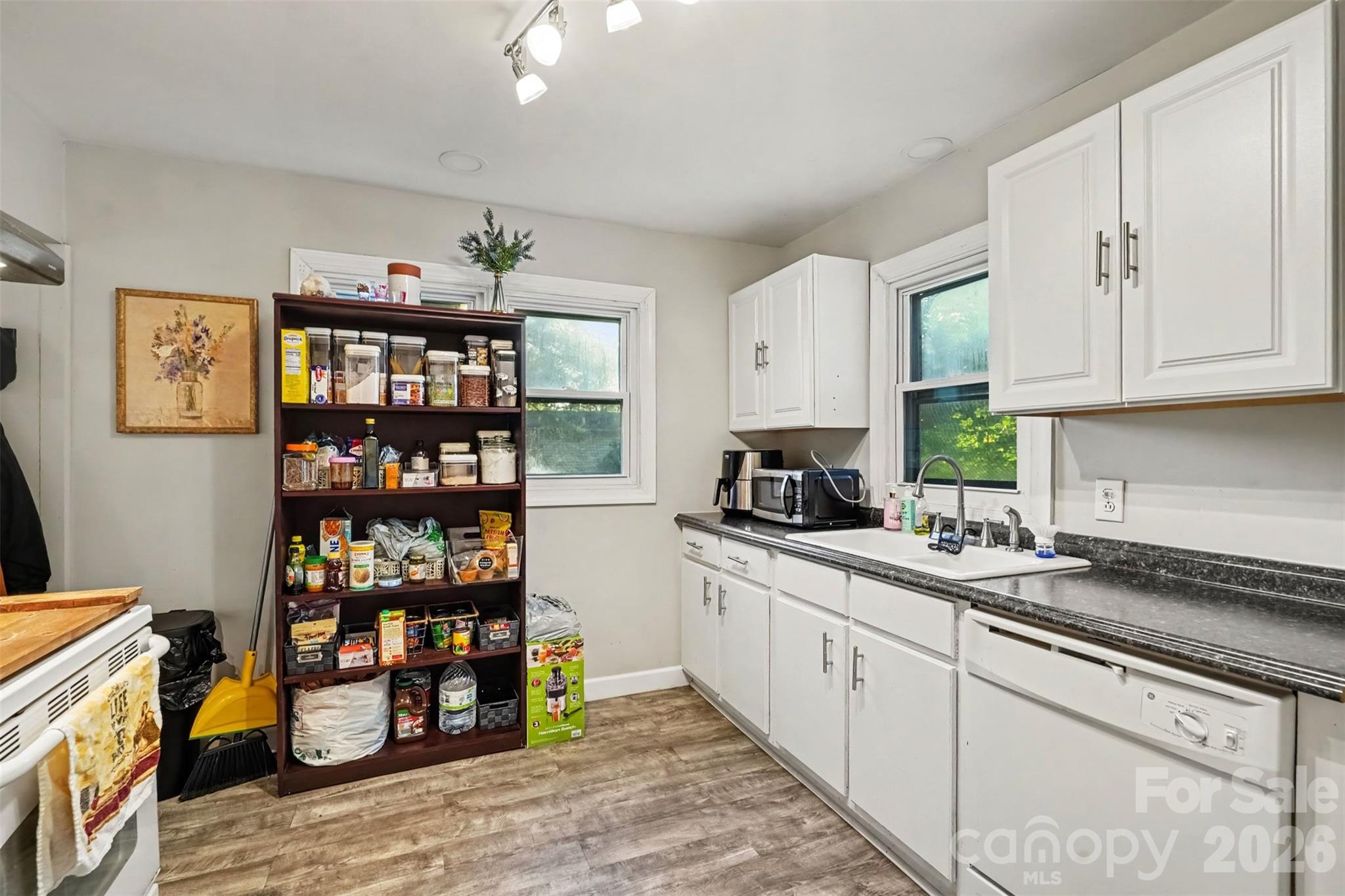 Single Family Residence at 435 Rhyne Street, Dallas, photo 11 of 21