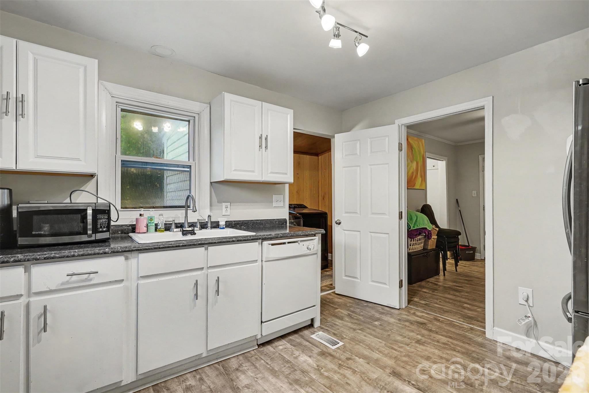 Single Family Residence at 435 Rhyne Street, Dallas, photo 15 of 21