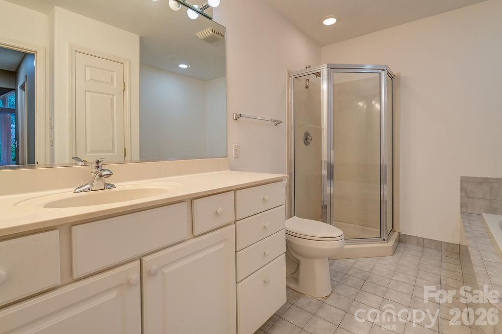 Townhouse at 1 Highland Pointe Court, Weaverville, photo 16 of 33