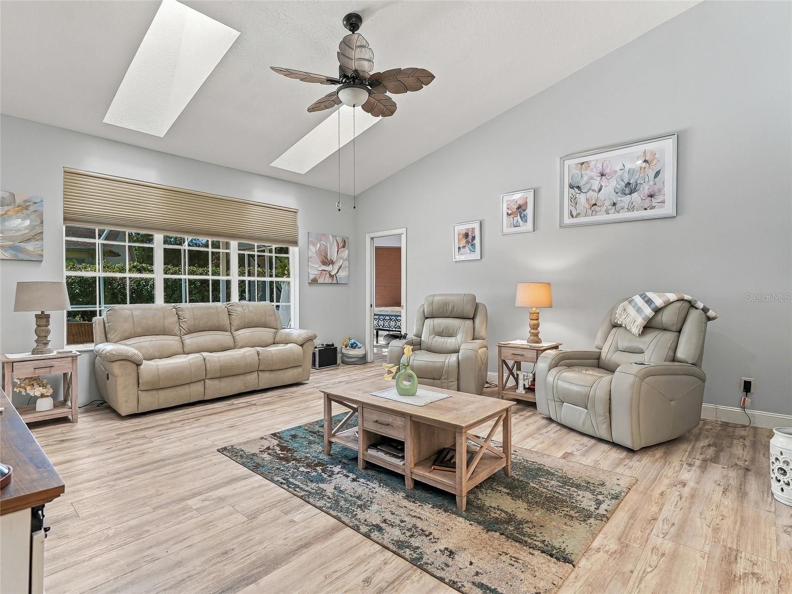 Living Room - 19480 SW 94TH ST, DUNNELLON