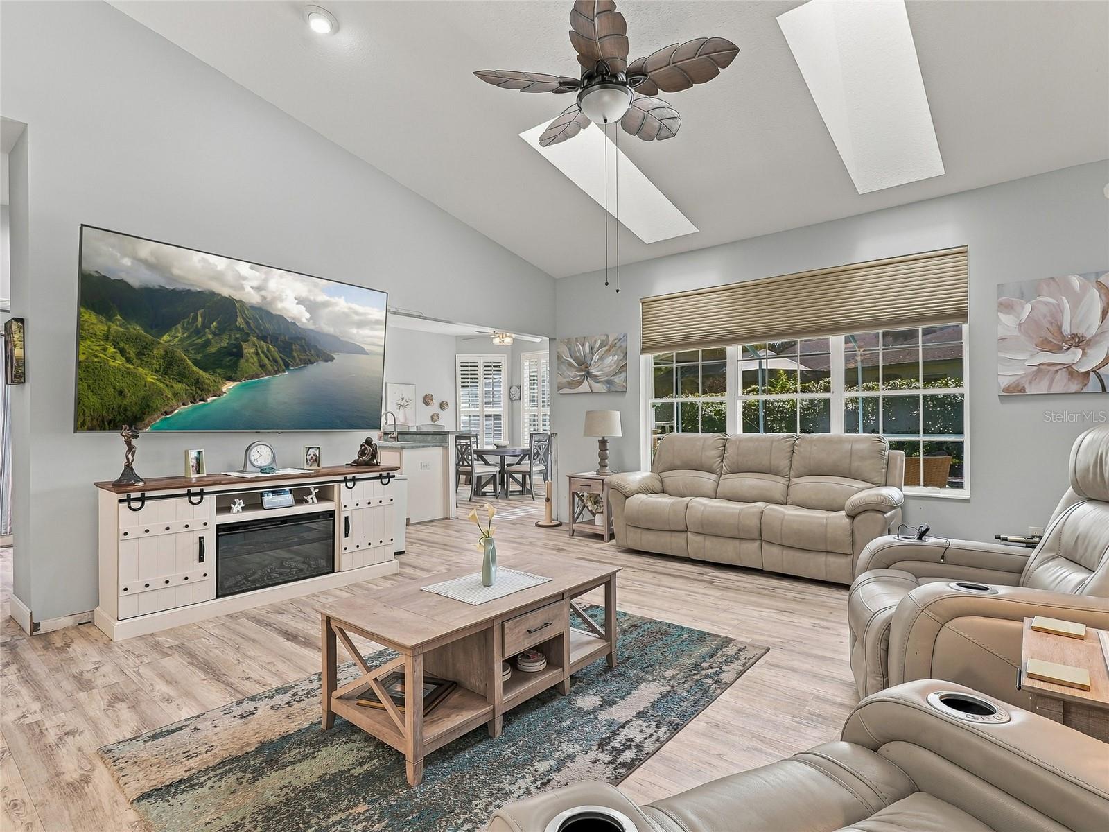 Sky Lights - 19480 SW 94TH ST, DUNNELLON