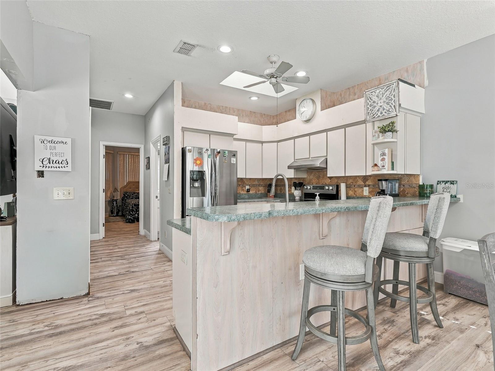 Counter top Eat-In - 19480 SW 94TH ST, DUNNELLON